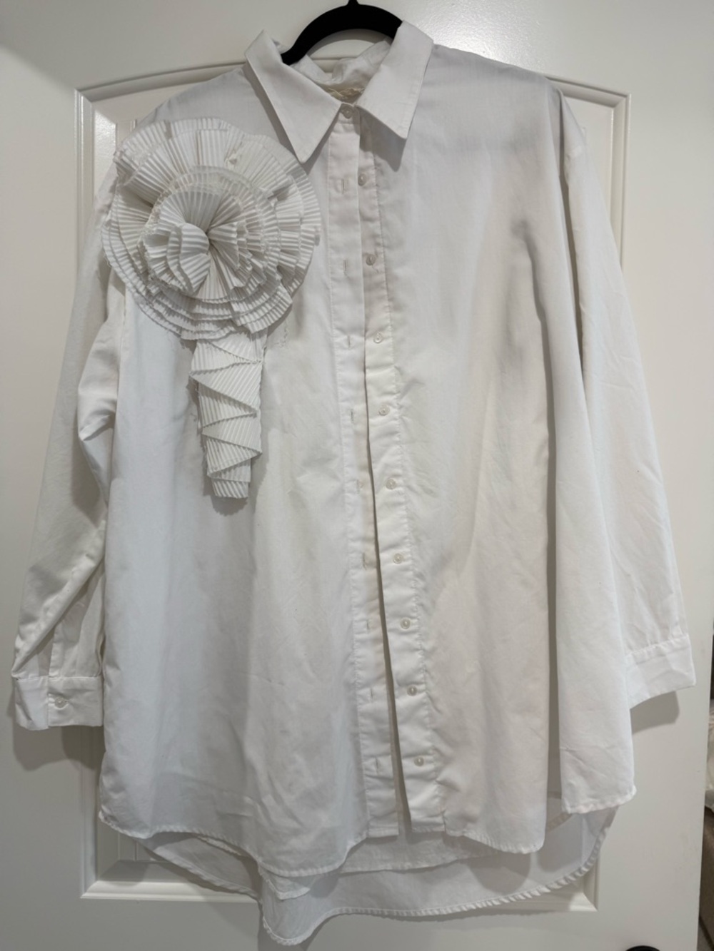 Anthropologie White Oversized Button-Down Shirt with Floral Appliqué - Picture 6 of 10